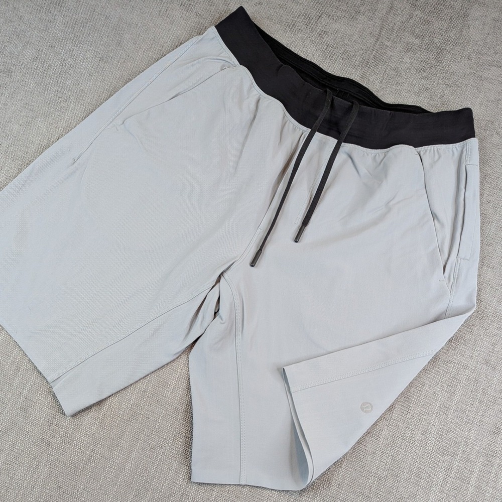 Lululemon Shorts Mens M Grey Black Athletic Performance Activewear Training